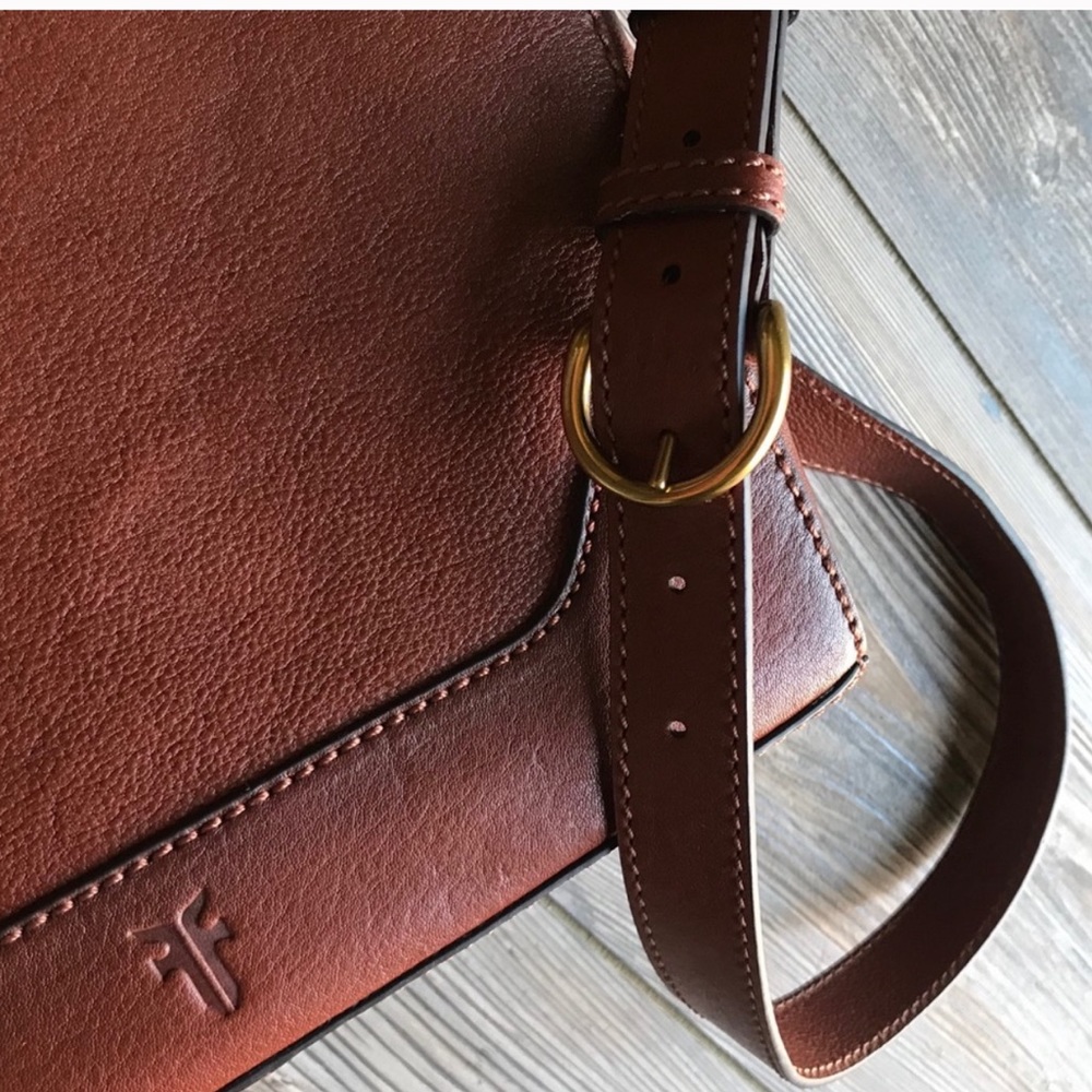 ✅SOLD! FRYE Messenger Crossbody Top Zip - Picture 4 of 8